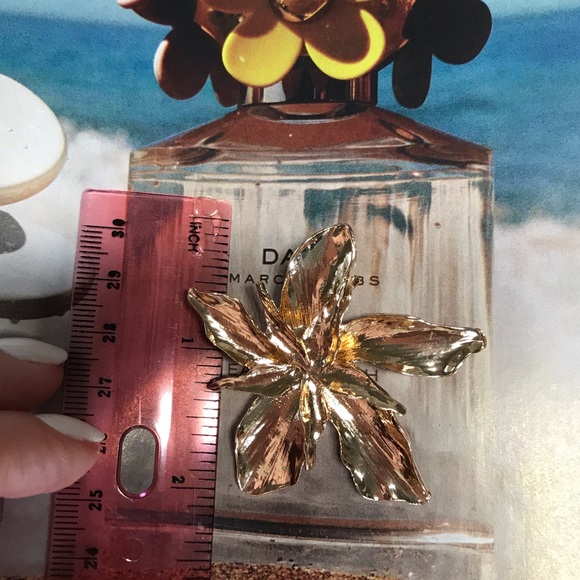 Host pick! 💓💓💓Big Gold Flower Stud Earrings - Picture 4 of 4